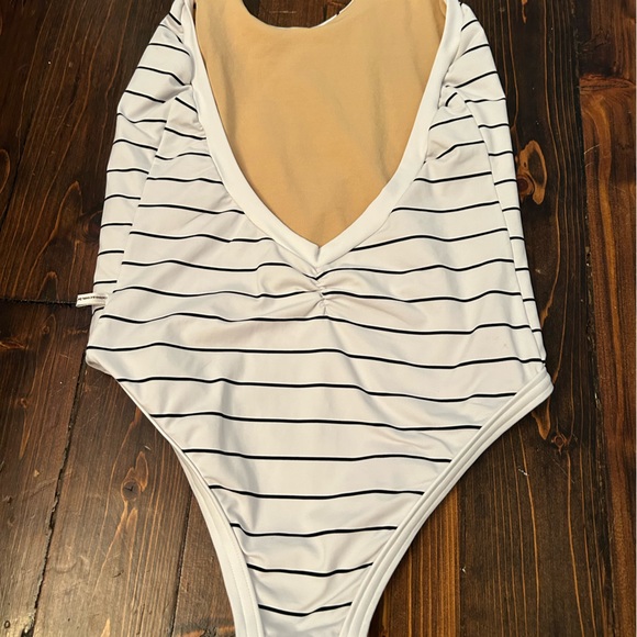 White and black stripe swimsuit - M - Picture 2 of 4